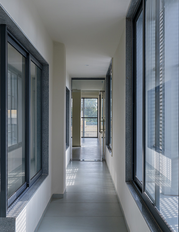 offices and Showrooms in Akota