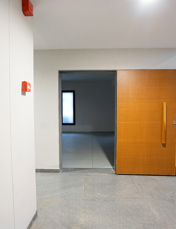 Shop space for sale Akota